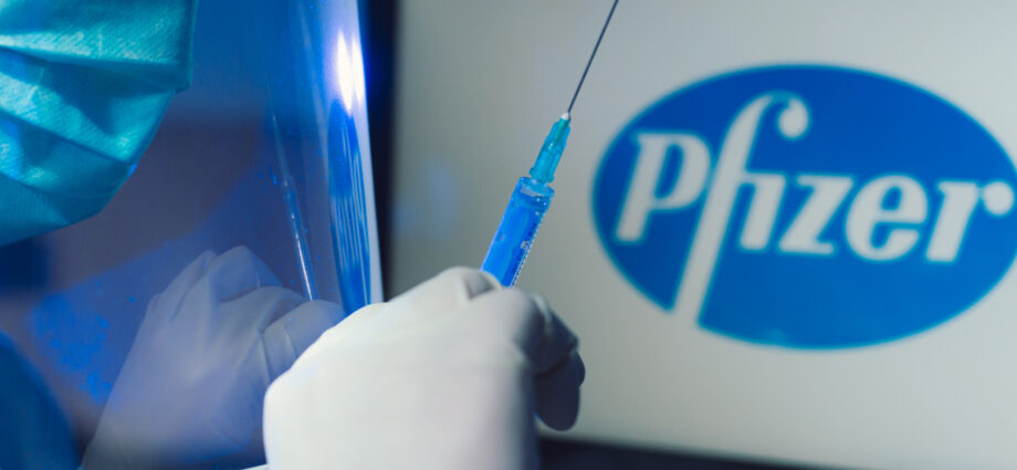 seful-pfizer-anunta-ca-vaccinul-impotriva-variantei-omicron-va-fi-gata-in-martie-compania-a-inceput-deja-producerea-dozelor.