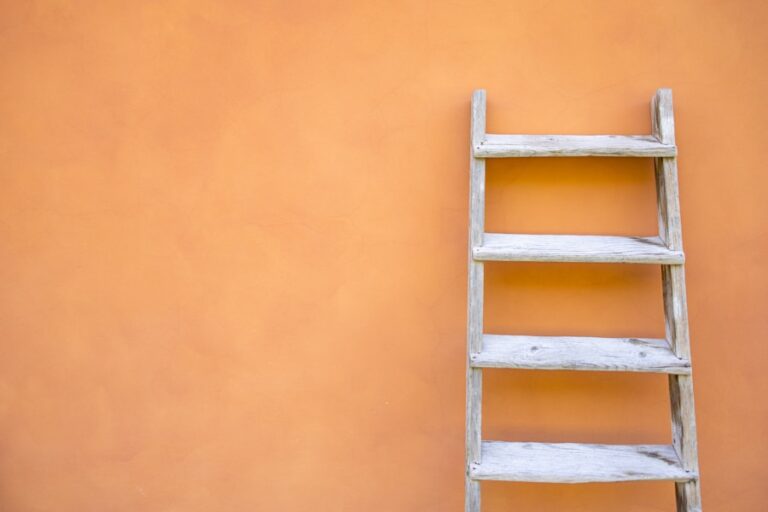 Photo "How to Improve Your Career Performance: Tips for Climbing the Professional Ladder"