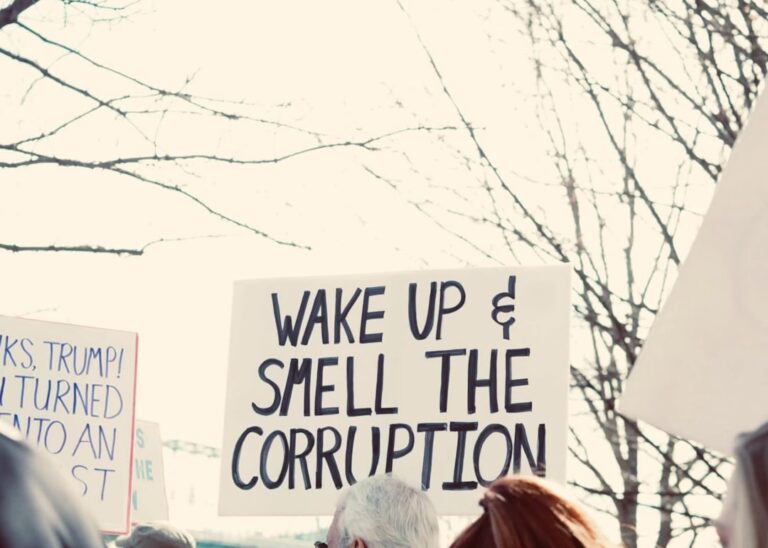 Photo strategies for combating corruption