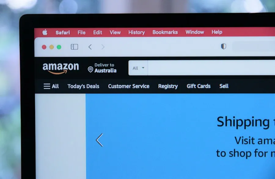 Photo common online shopping and delivery mistakes